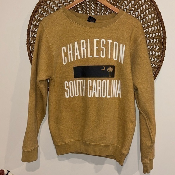 Outfitter Trading Charleston crewneck sweatshirt size small - Picture 1 of 4